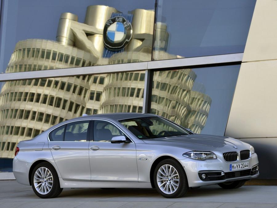  BMW 530d Sedan Luxury Line 2013 года  (фото 12 из 16)